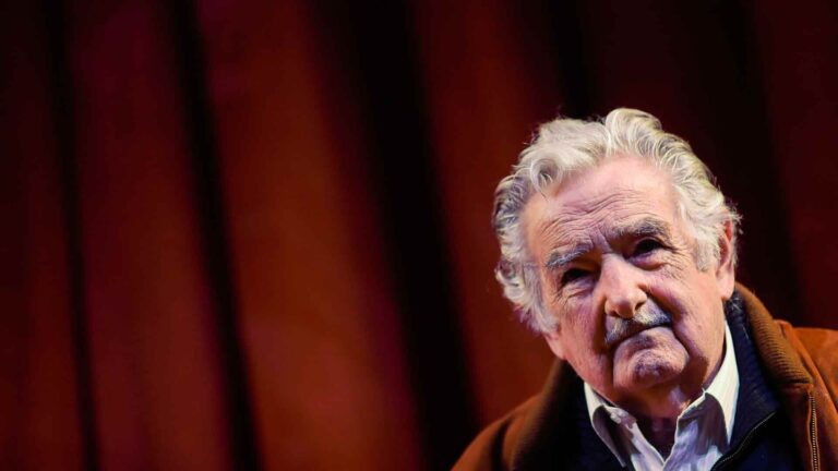 pepe mujica abandona su cargo de senador por motivos personales y renuncia a la pension vitalicia