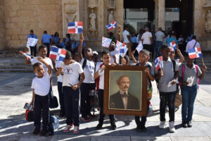 Foto 5 Estudiantes que participaron en las actividades conmemorativas