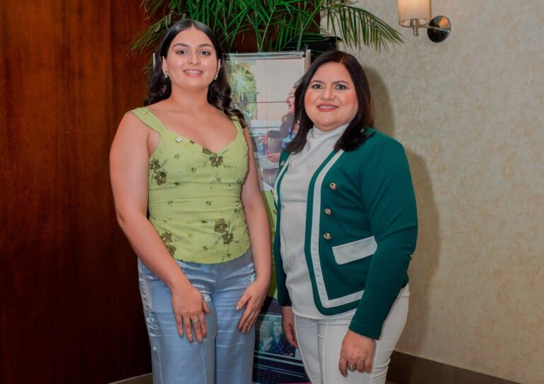 1 Georgina Perez y Minerva Veloz